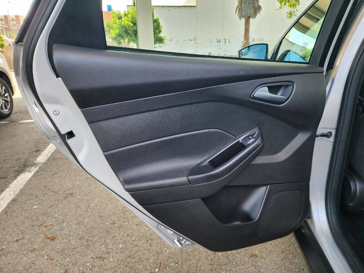 Used 2015 Ford Focus SE image 36