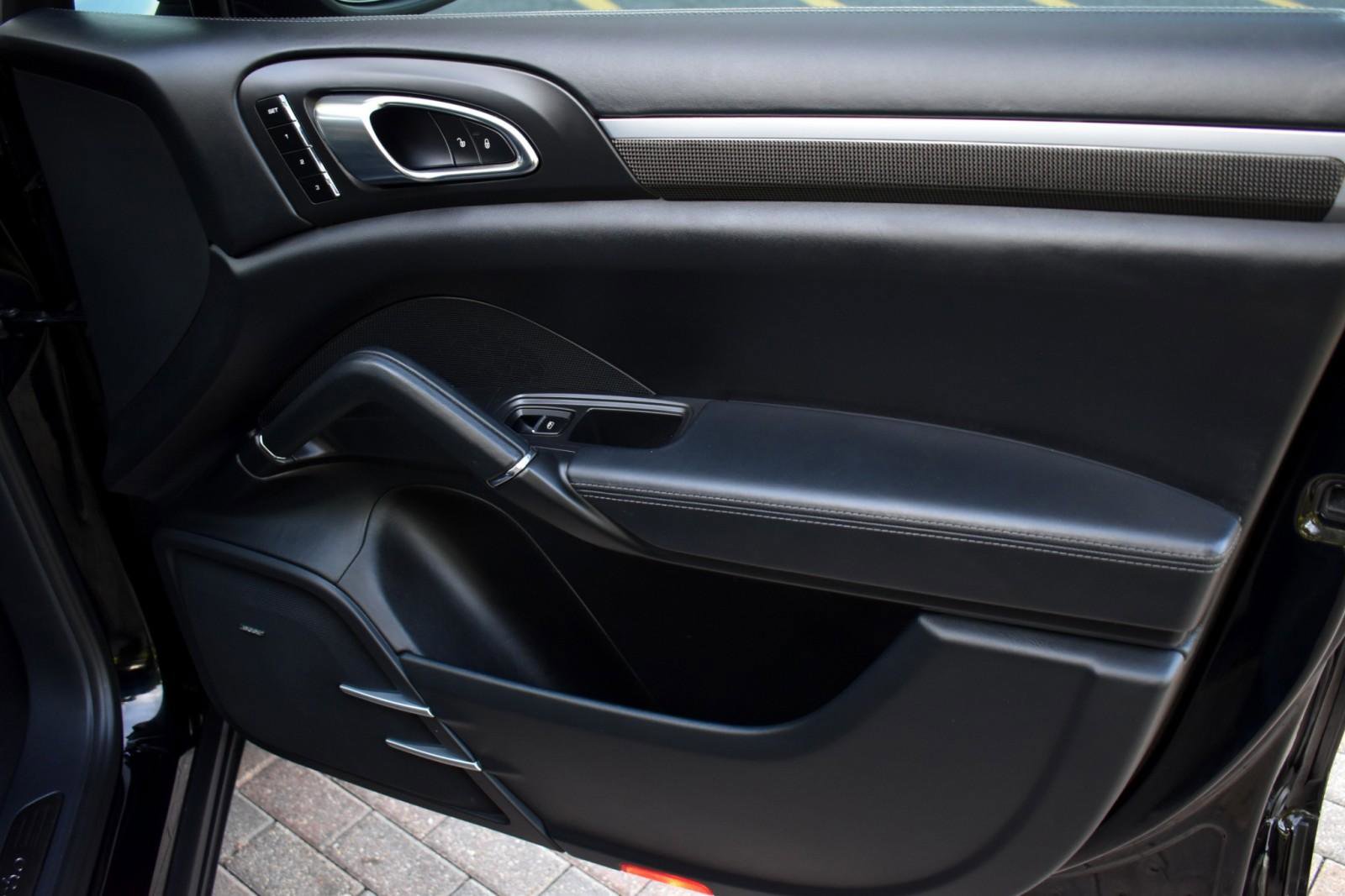 Used 2014 Porsche Cayenne Turbo w/ Comfort Plus Package (PU4) image 43