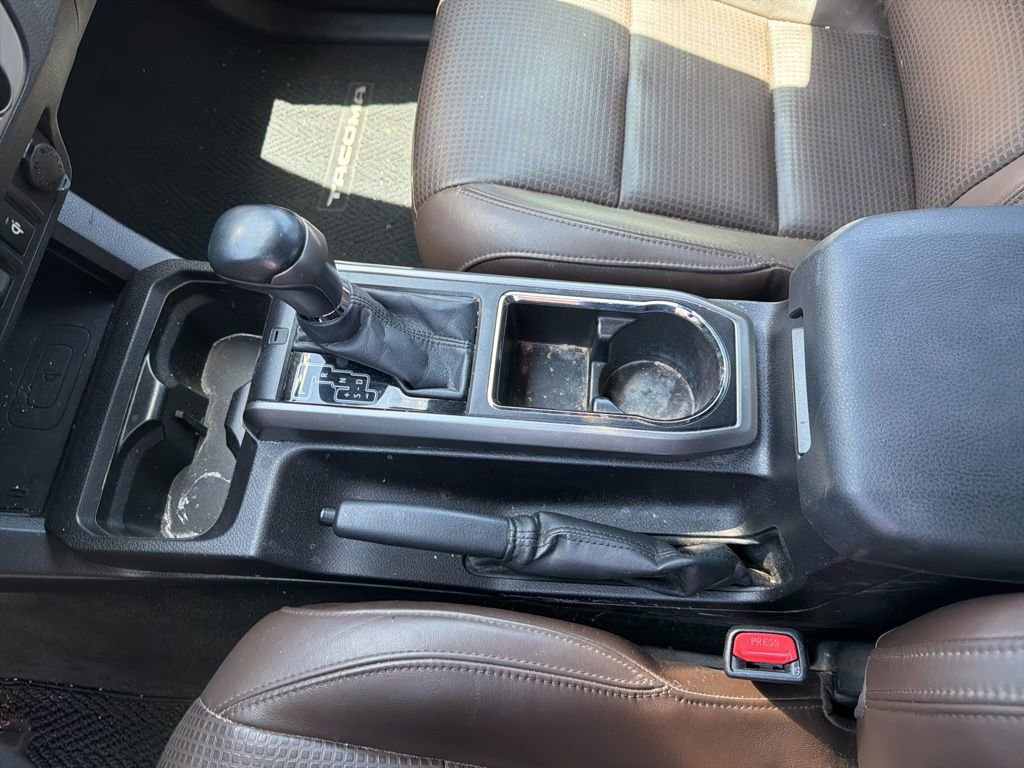Used 2016 Toyota Tacoma Limited w/ Towing Package AWD/4WD image 12