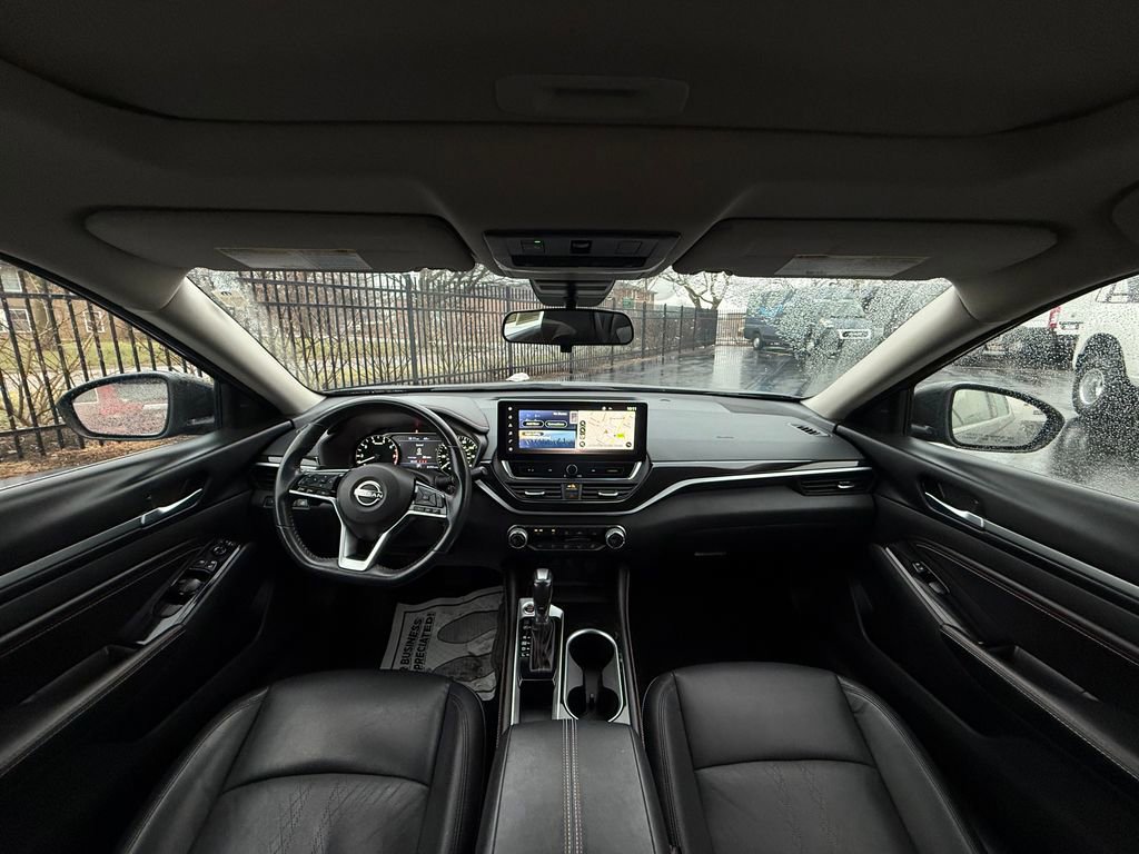 Used 2023 Nissan Altima 2.5 SR w/ SR Premium Package image 13
