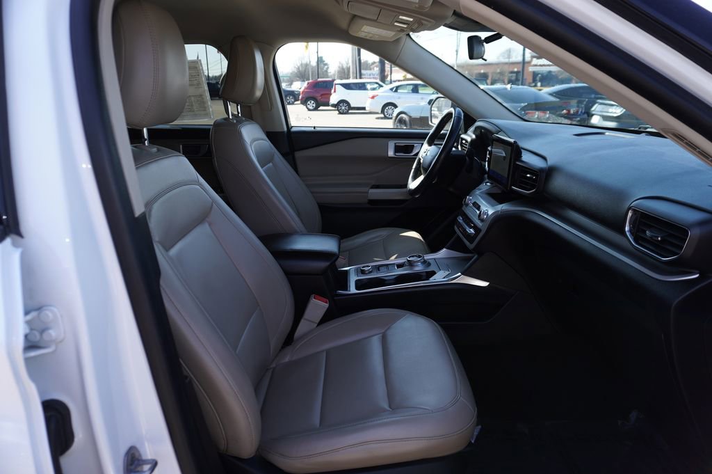 Used 2022 Ford Explorer XLT w/ Equipment Group 202A image 30