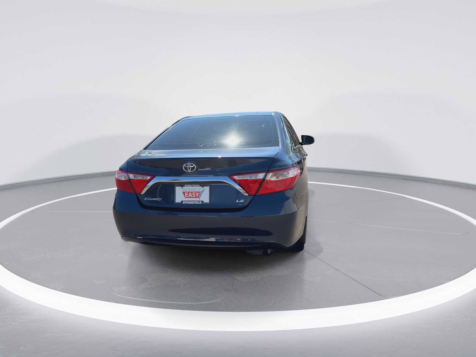 Used 2015 Toyota Camry LE image 7