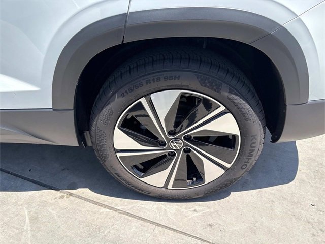 Certified 2024 Volkswagen Taos SE w/ Panoramic Sunroof Package image 22