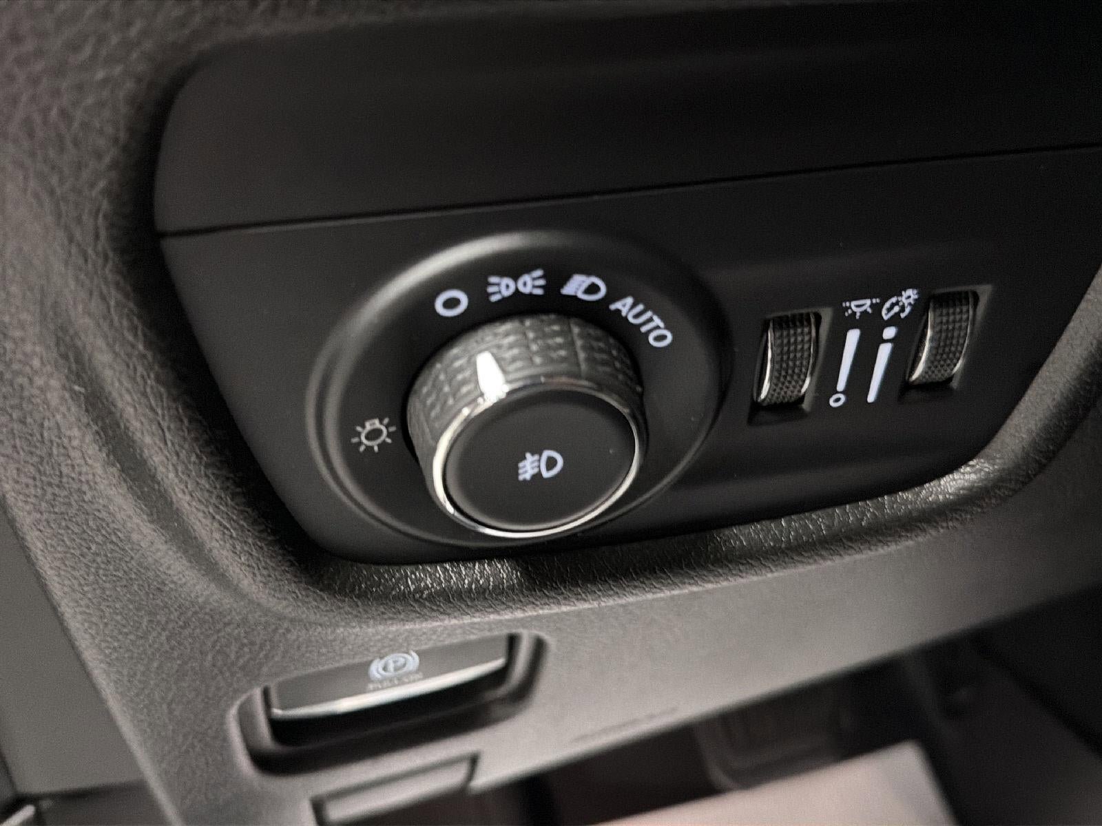 Used 2022 Jeep Grand Cherokee L Limited AWD/4WD image 18