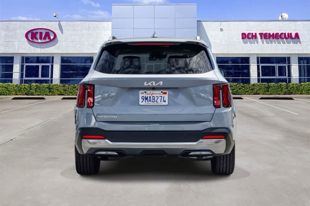Certified 2024 Kia Sorento EX w/ Panoramic Sunroof Package FWD image 5