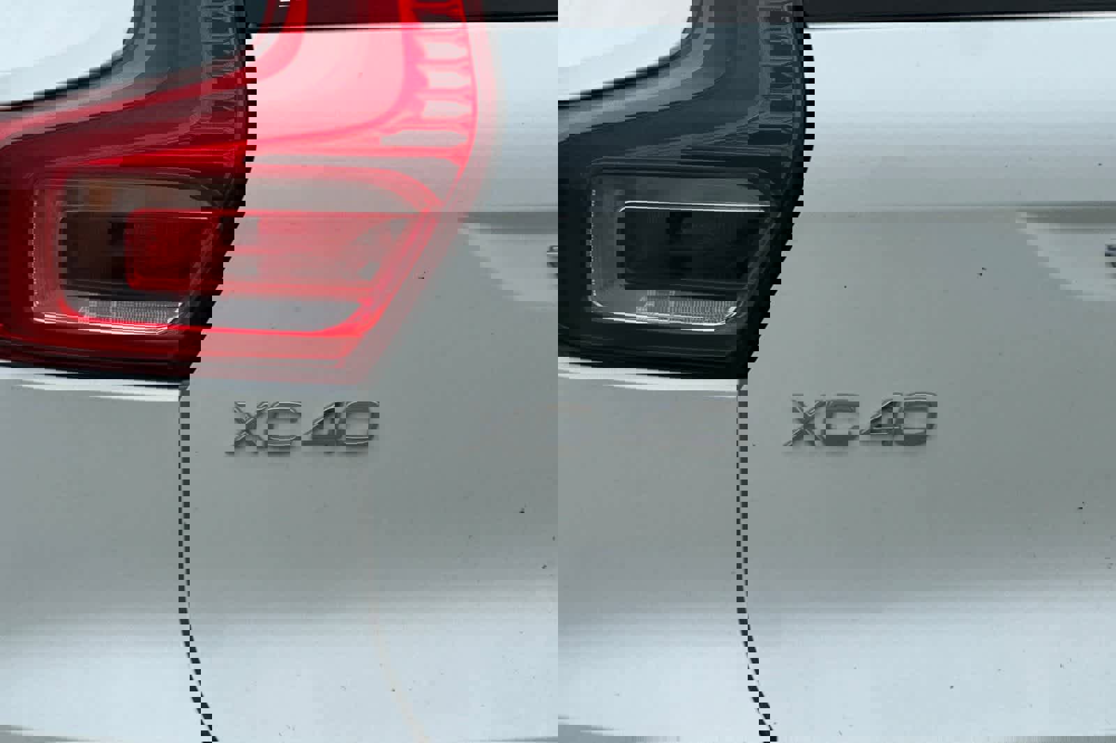 Used 2022 Volvo XC40 P8 Recharge Plus image 16