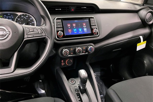 New 2025 Nissan Kicks Play S image 7