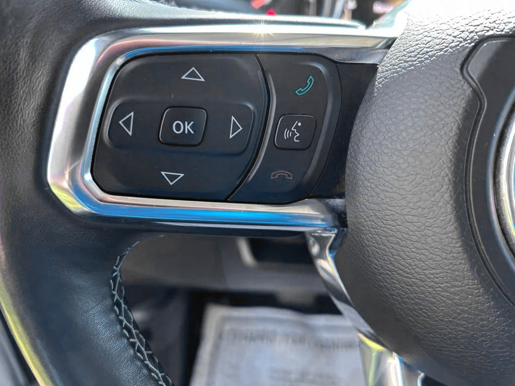 Used 2019 Jeep Wrangler Unlimited Sahara w/ Dual Top Group AWD/4WD image 17