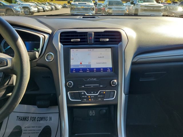 Used 2020 Ford Fusion SE image 11