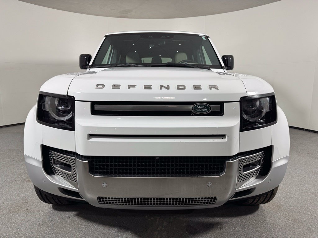 Used 2023 Land Rover Defender 130 SE AWD/4WD image 2