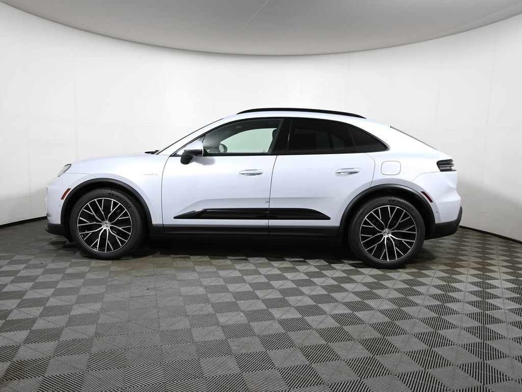 New 2026 Porsche Macan 4 Electric AWD/4WD image 2