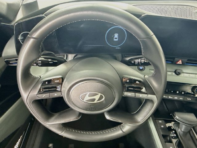 Certified 2025 Hyundai Elantra Limited FWD image 15