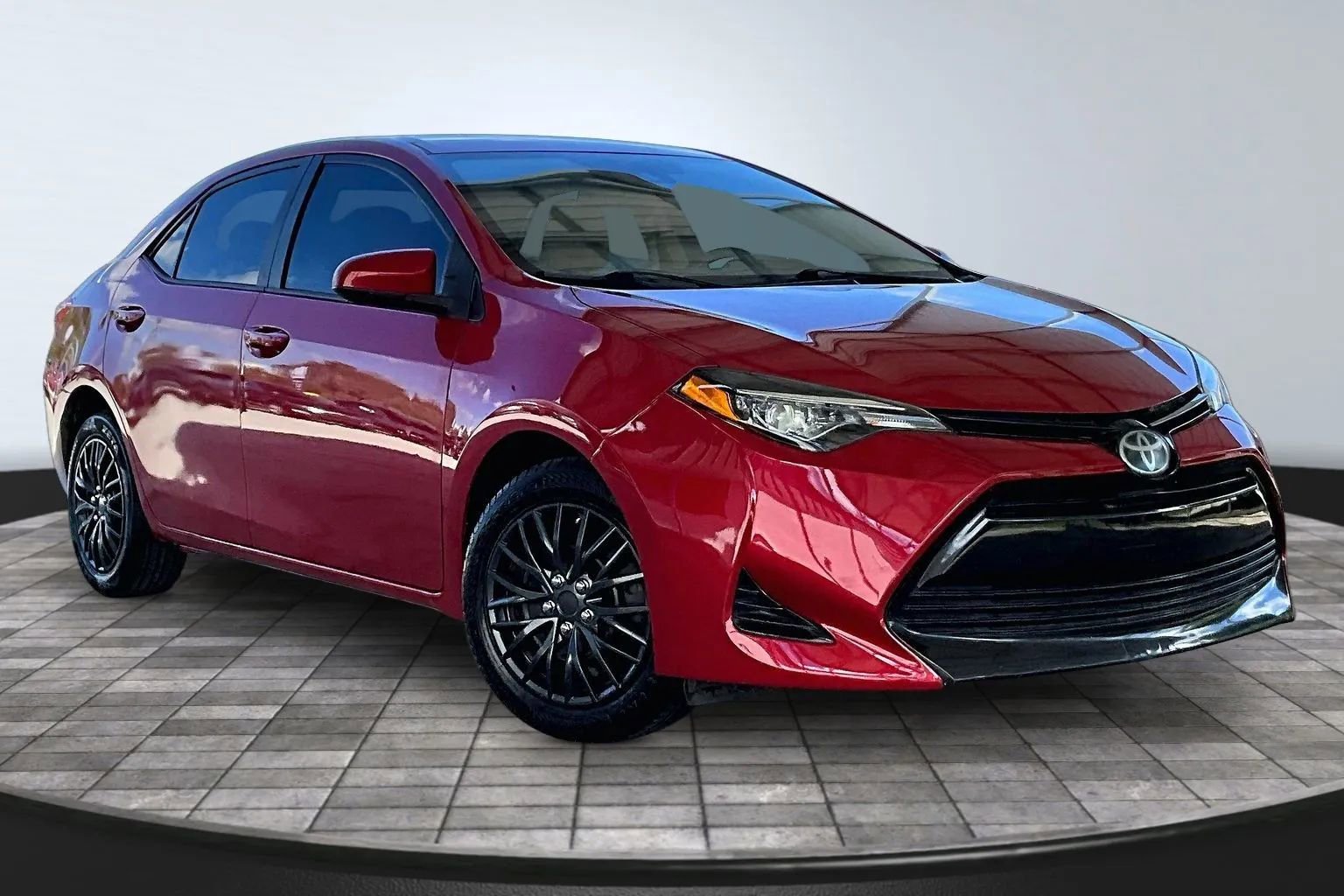 Used 2017 Toyota Corolla LE FWD image 3