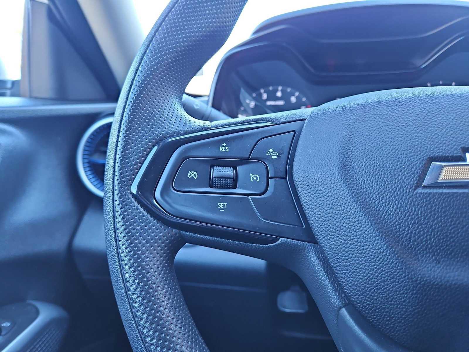 Certified 2025 Chevrolet Trax LS image 24