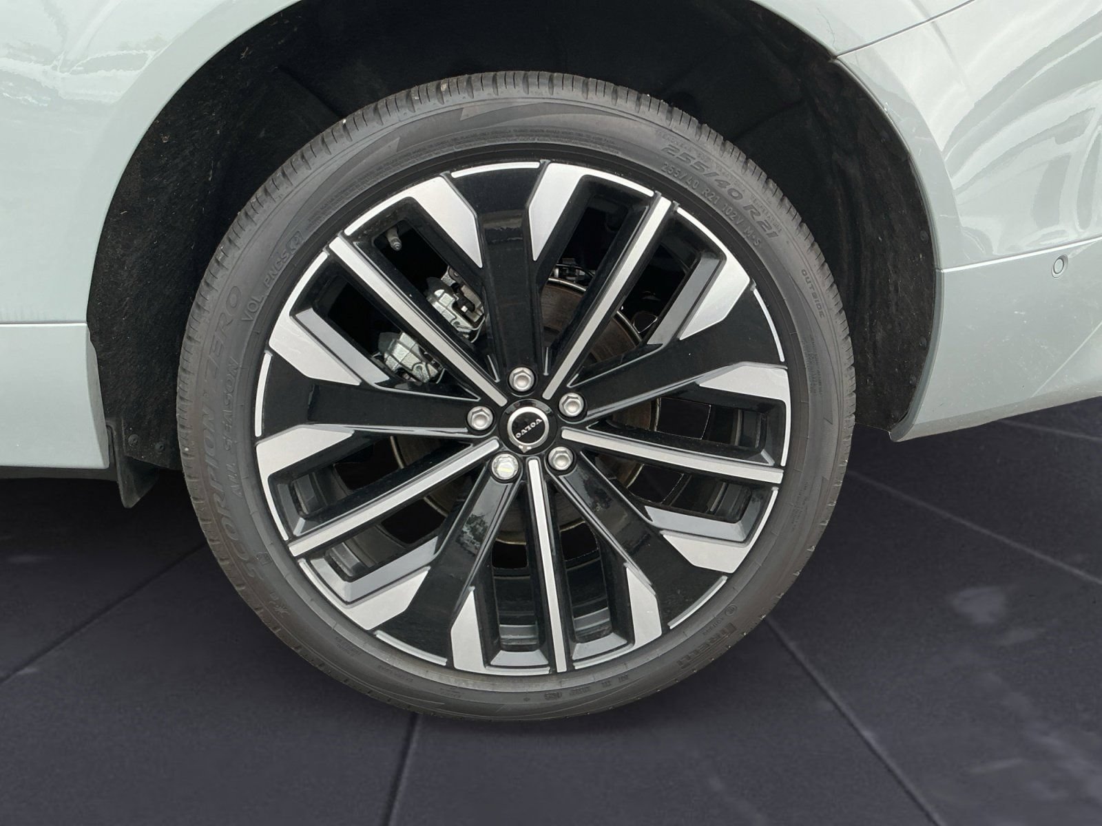New 2026 Volvo XC60 B5 Ultra w/ Protection Package Premier AWD/4WD image 14