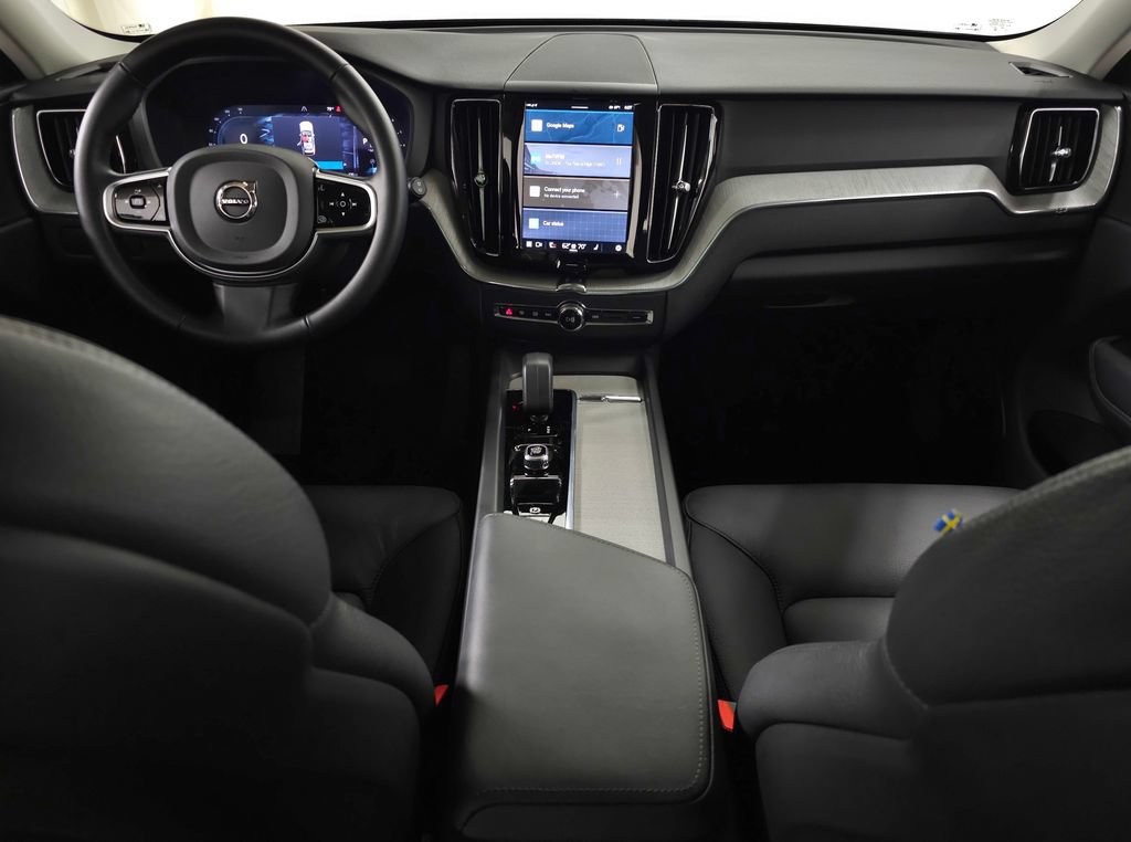 Certified 2025 Volvo XC60 B5 Plus AWD/4WD image 14