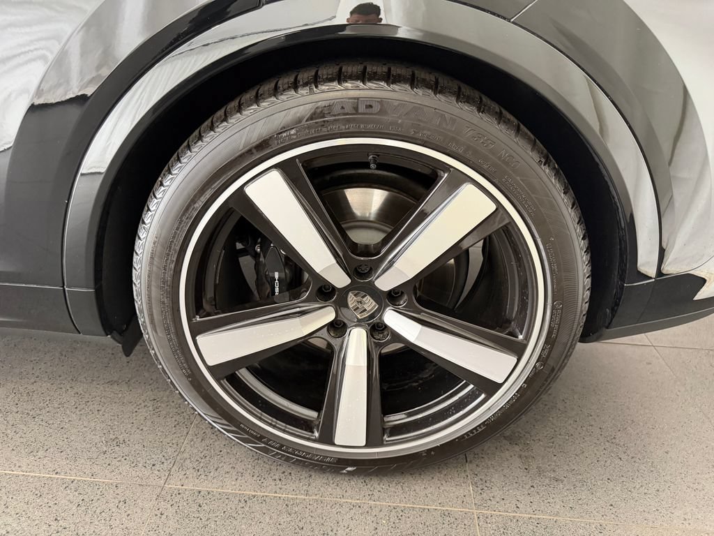 Certified 2025 Porsche Cayenne Turbo AWD/4WD image 11