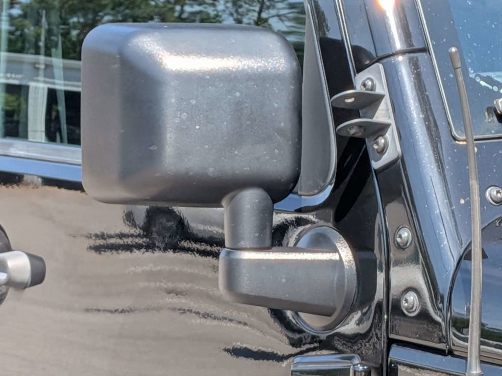 Used 2018 Jeep Wrangler Unlimited Sport image 9