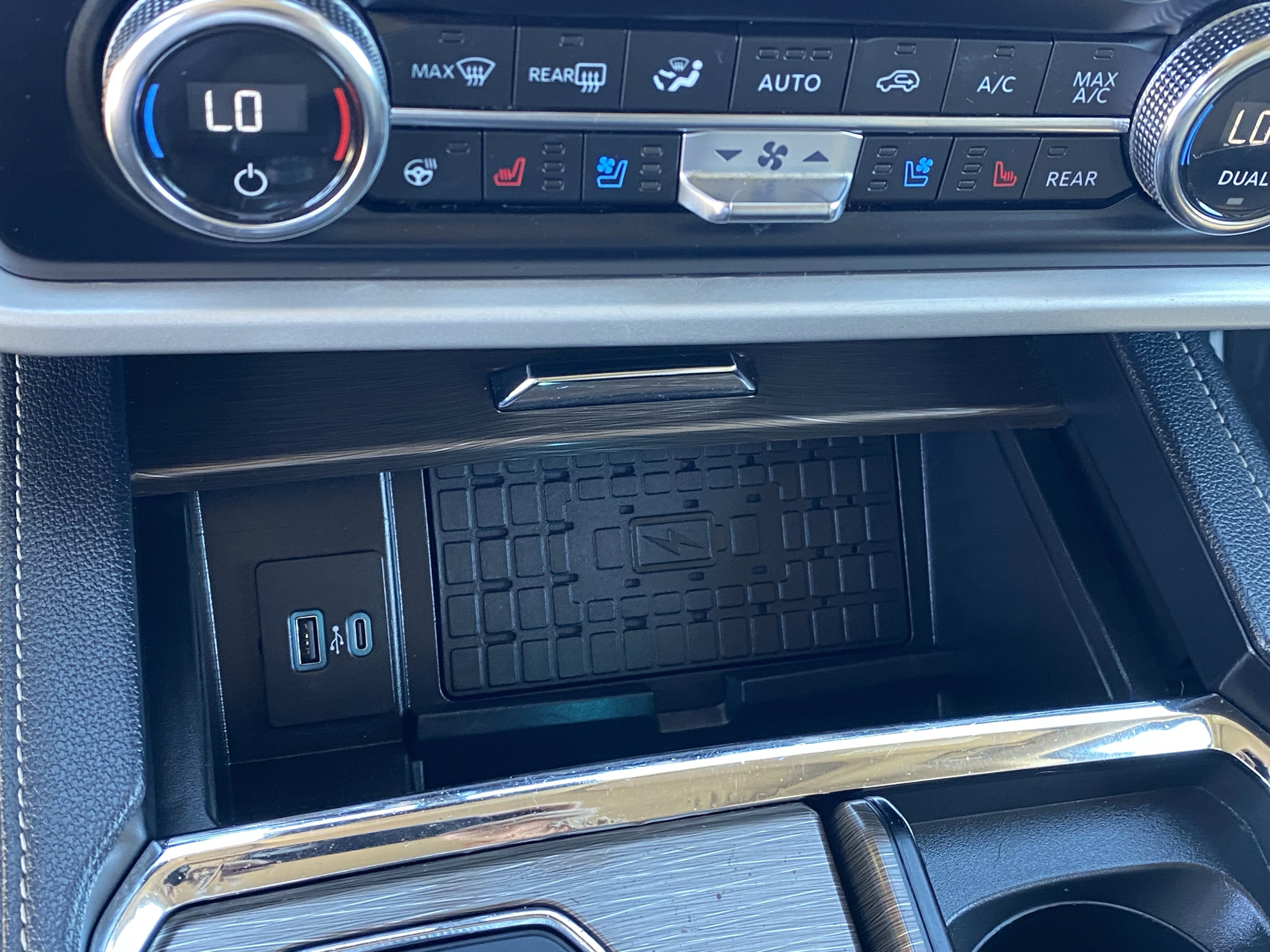 Used 2022 Ford Expedition Limited image 24