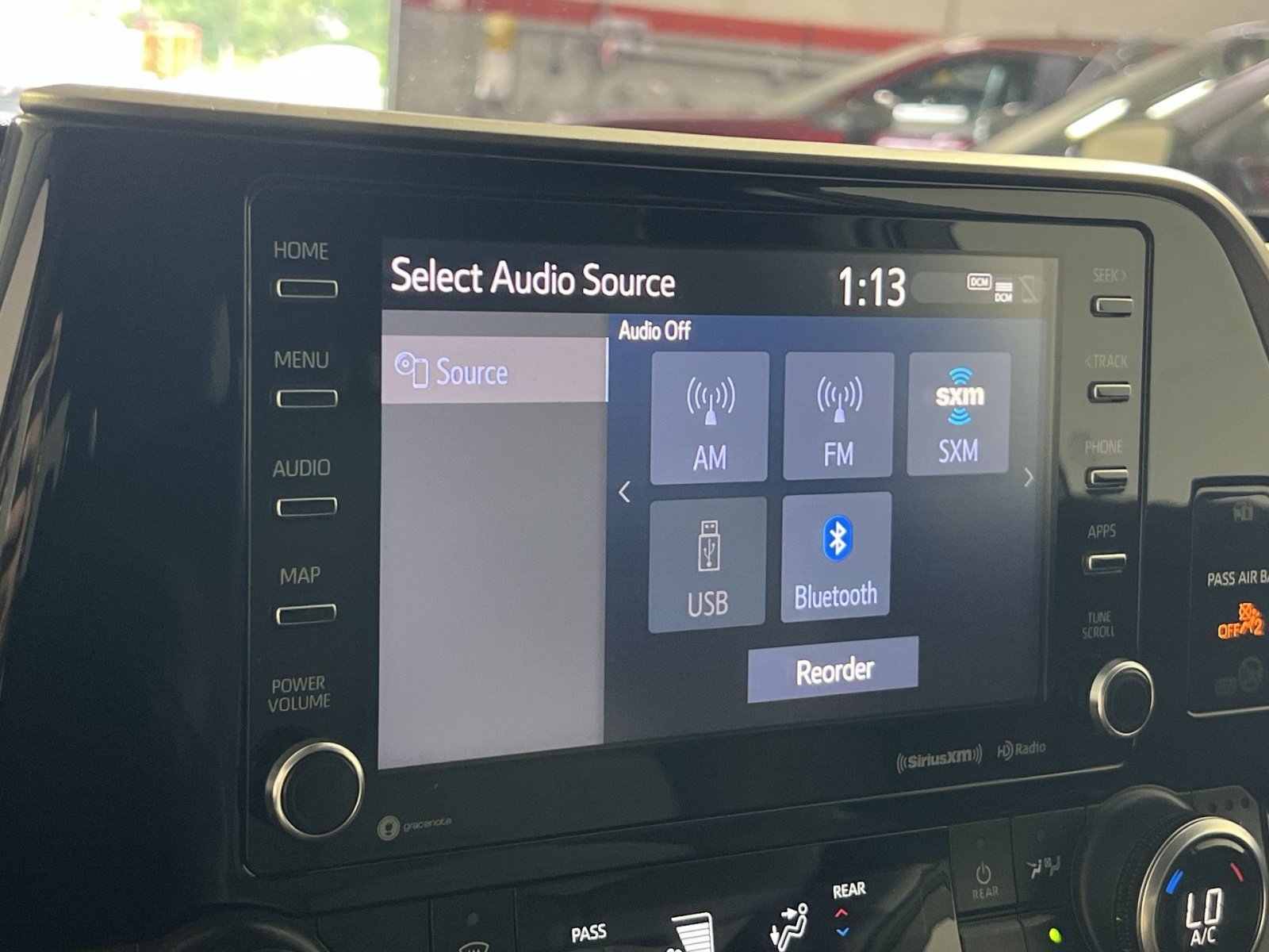 Used 2021 Toyota Highlander XLE AWD/4WD image 17