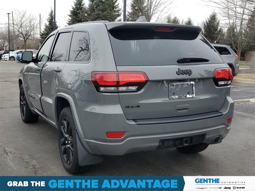 Used 2021 Jeep Grand Cherokee Laredo X image 3