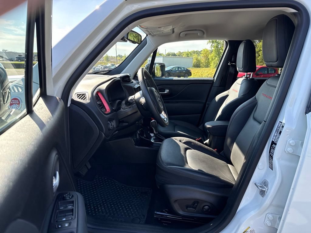Used 2023 Jeep Renegade Trailhawk w/ Trailhawk Elite Group AWD/4WD image 19