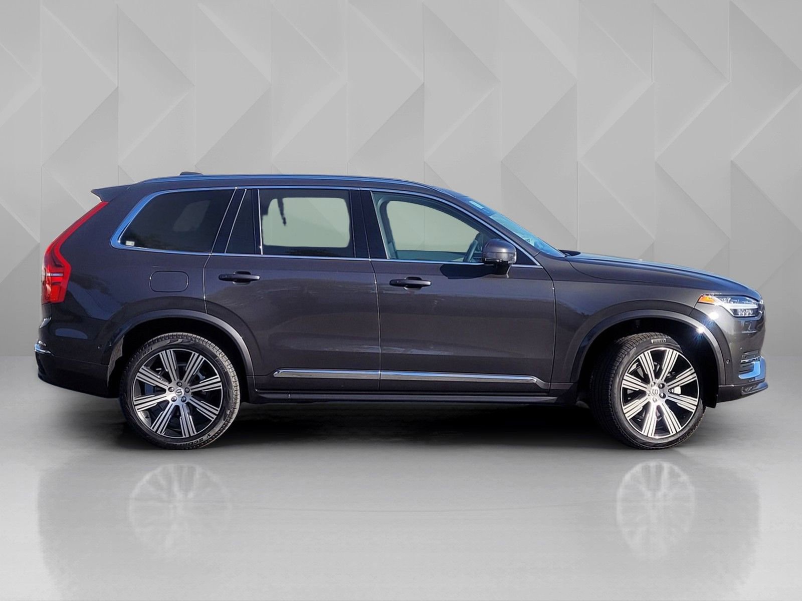 Certified 2025 Volvo XC90 B6 Ultra w/ Protection Package Premier image 7