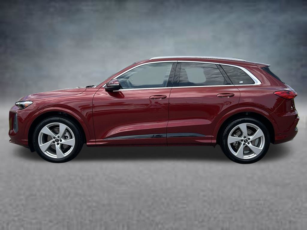Certified 2025 Audi Q5 Prestige AWD/4WD image 2