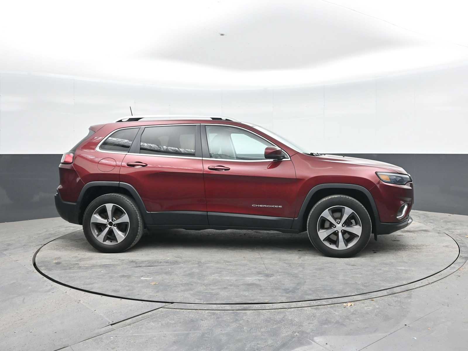 Used 2019 Jeep Cherokee Limited AWD/4WD image 9