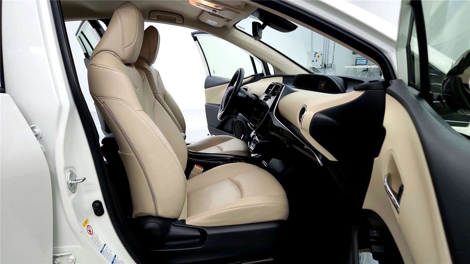 Certified 2019 Toyota Prius XLE image 17