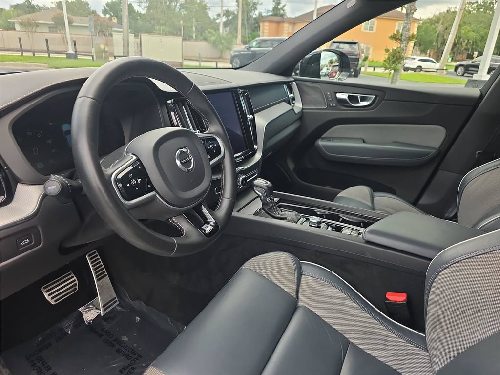 Used 2020 Volvo XC60 T5 R-Design w/ Protection Package Premier FWD image 17