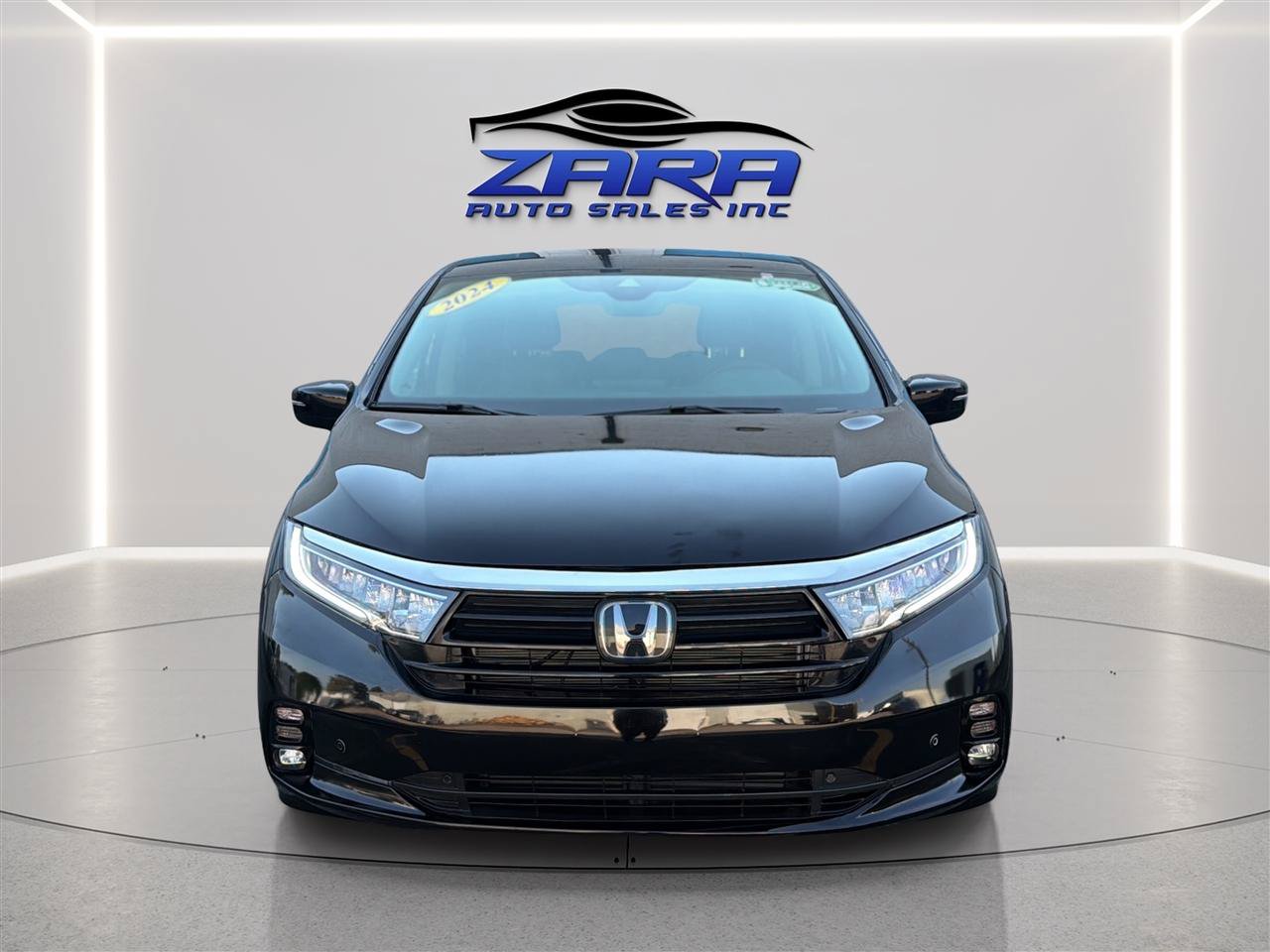 Used 2024 Honda Odyssey Elite image 2