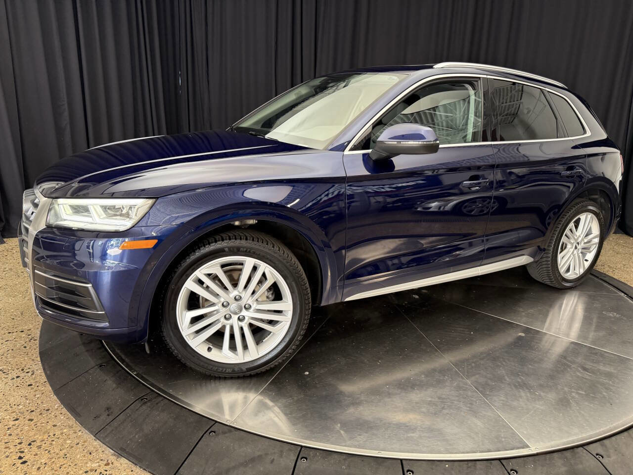 Used 2019 Audi Q5 2.0T Premium Plus w/ Premium Plus Package AWD/4WD image 3