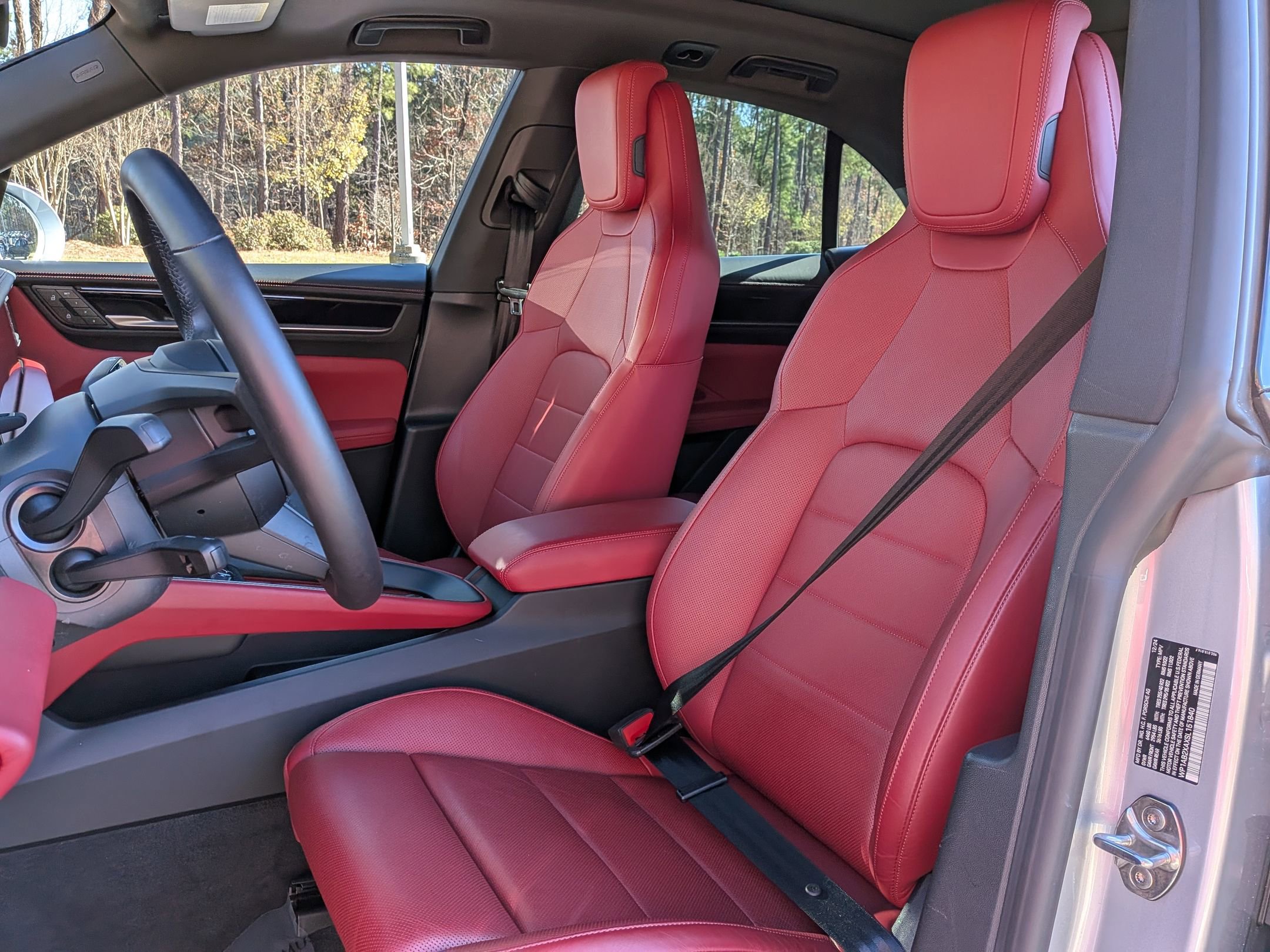 Certified 2025 Porsche Macan 4S Electric AWD/4WD image 5