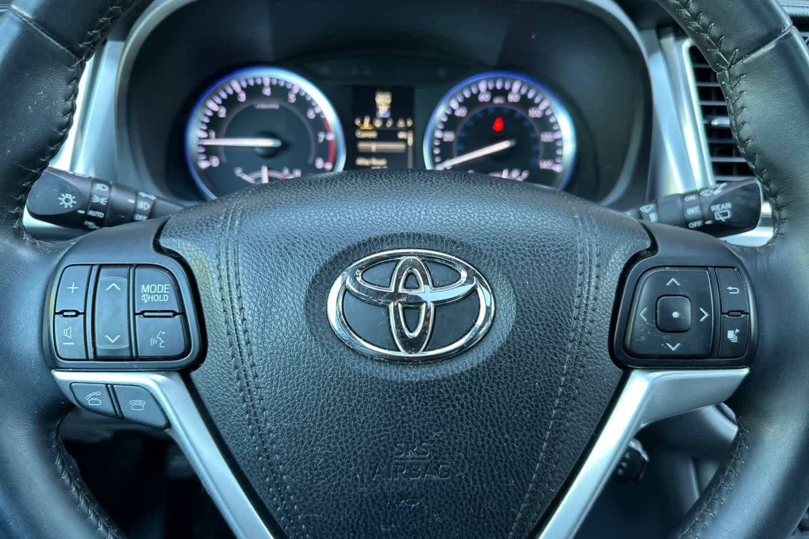 Used 2016 Toyota Highlander XLE AWD/4WD image 25