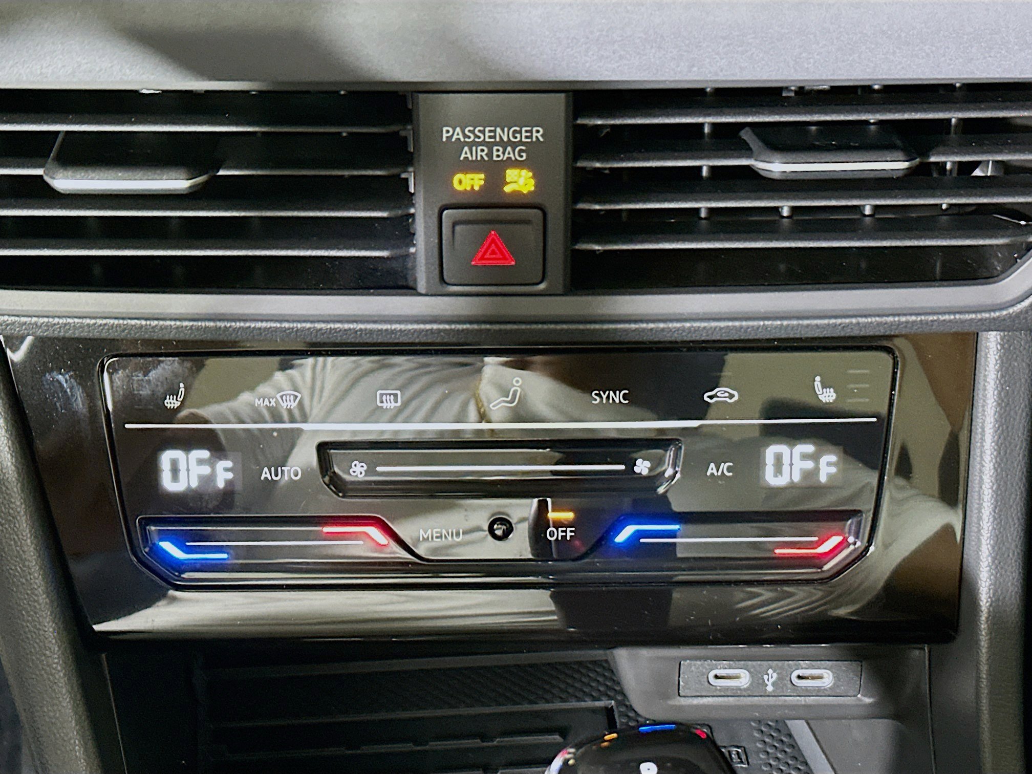 Used 2025 Volkswagen Jetta SE FWD image 23