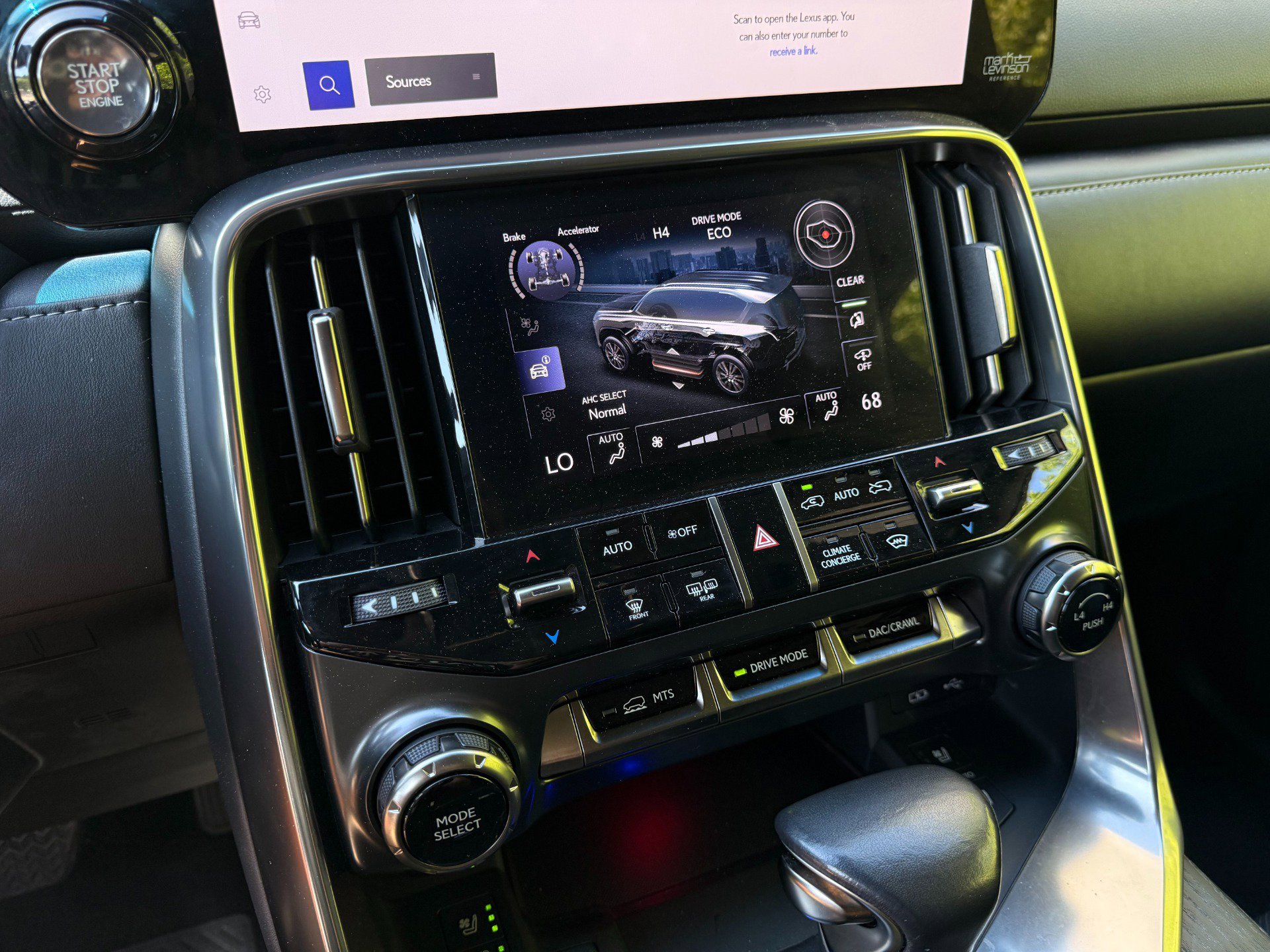 Used 2023 Lexus LX 600 4WD w/ Luxury Package image 38
