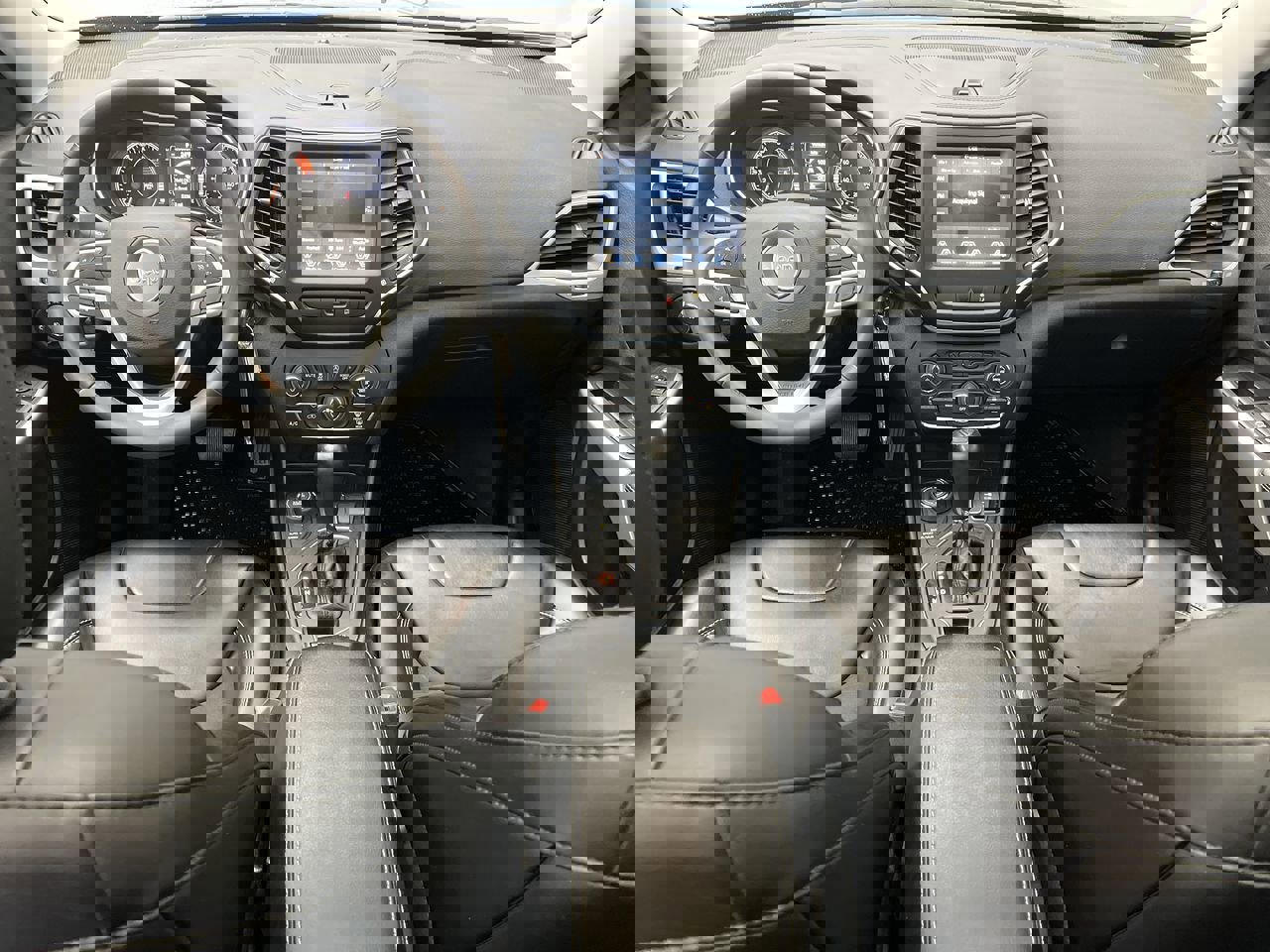 Used 2022 Jeep Cherokee Latitude w/ Sun & Sound Group image 3