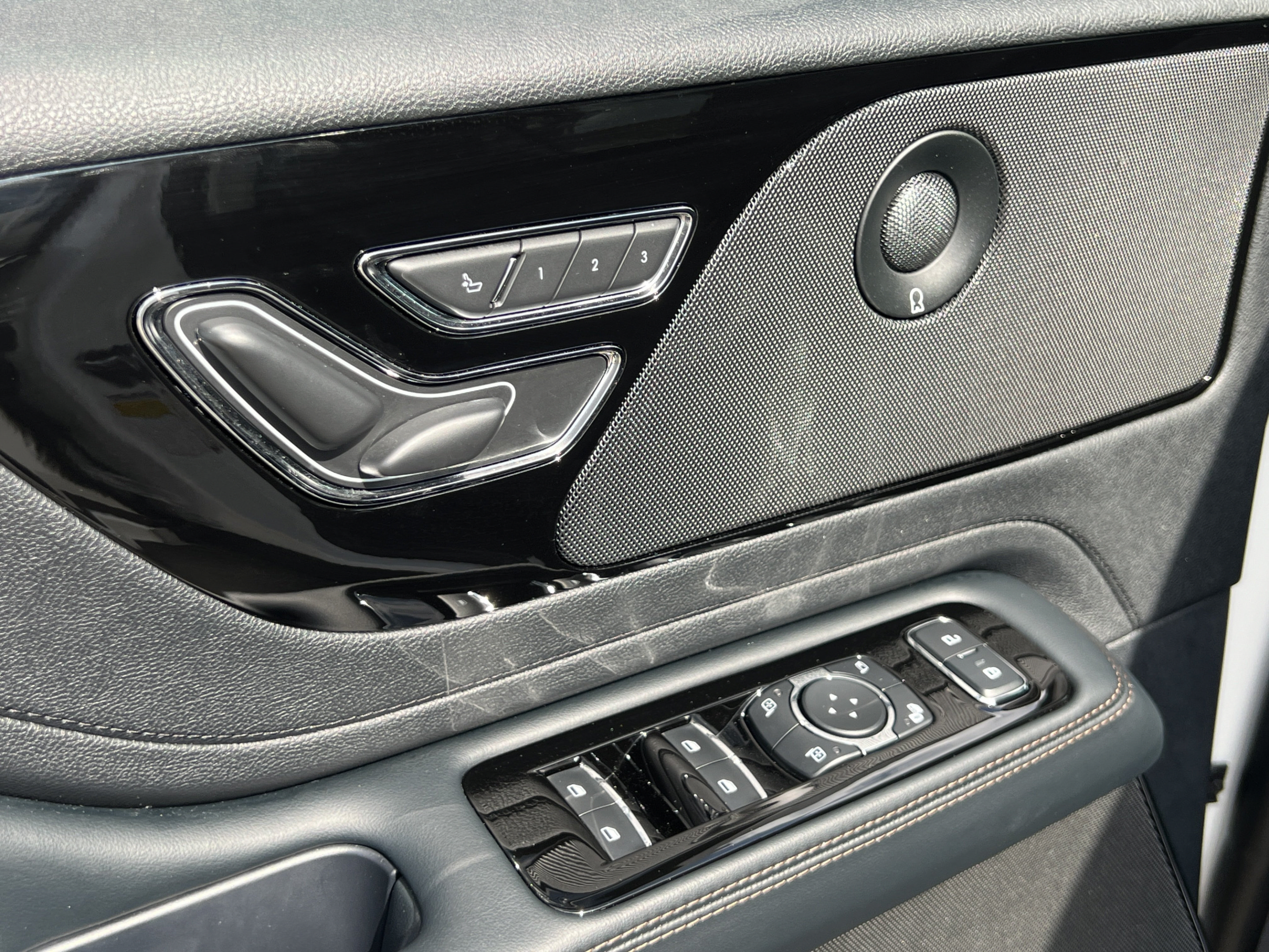 New 2026 Lincoln Aviator Reserve w/ Jet Appearance Package RWD image 15