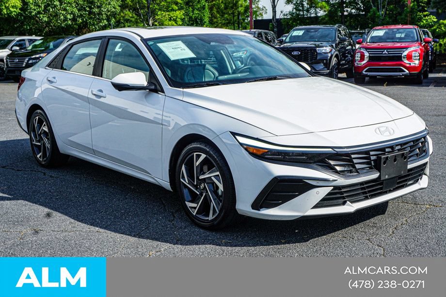 Used 2024 Hyundai Elantra Limited FWD image 3