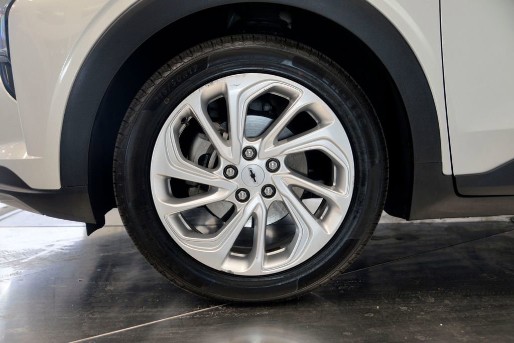 Used 2023 Chevrolet Bolt EUV LT w/ Driver Confidence Package image 10