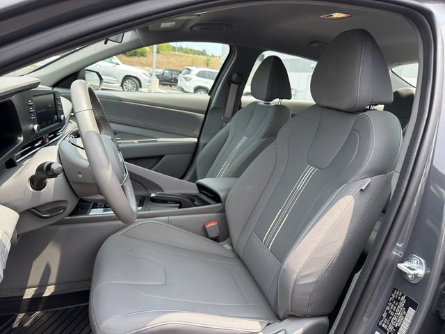 Used 2025 Hyundai Elantra Sport FWD image 15