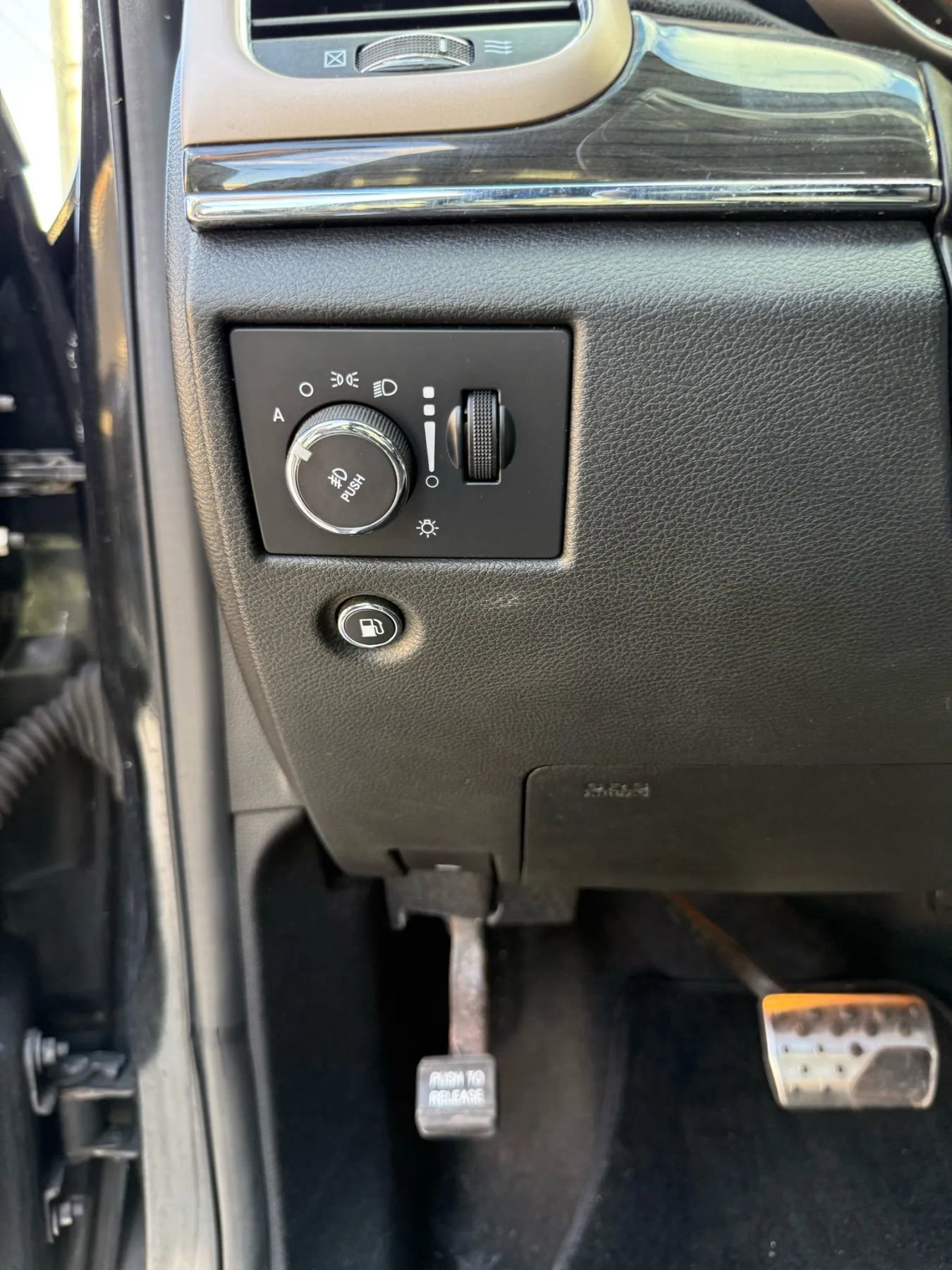 Used 2015 Jeep Grand Cherokee Overland w/ Trailer Tow Group IV image 12