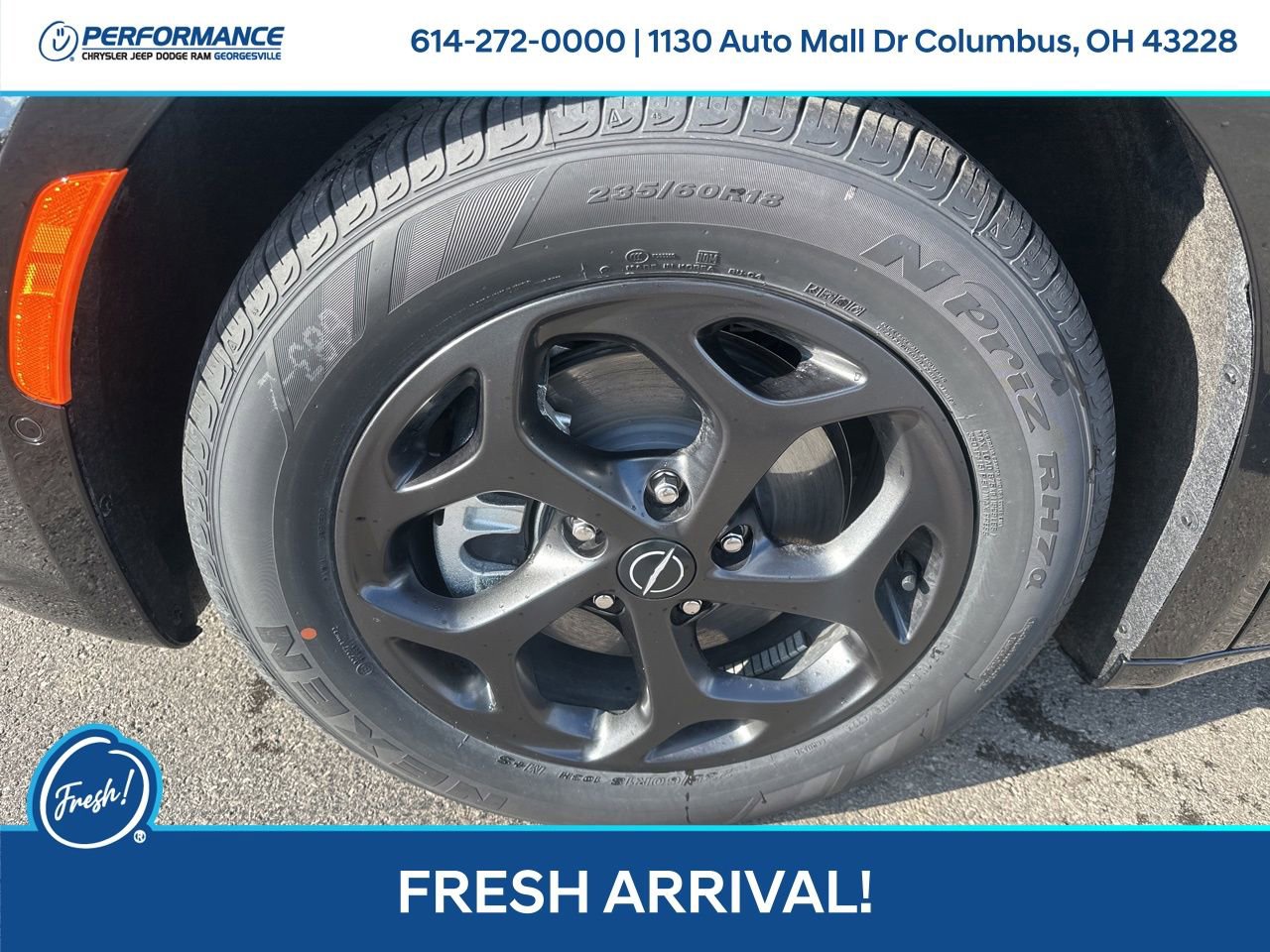 Used 2026 Chrysler Pacifica Premium w/ Quick Order Package 2ET image 10