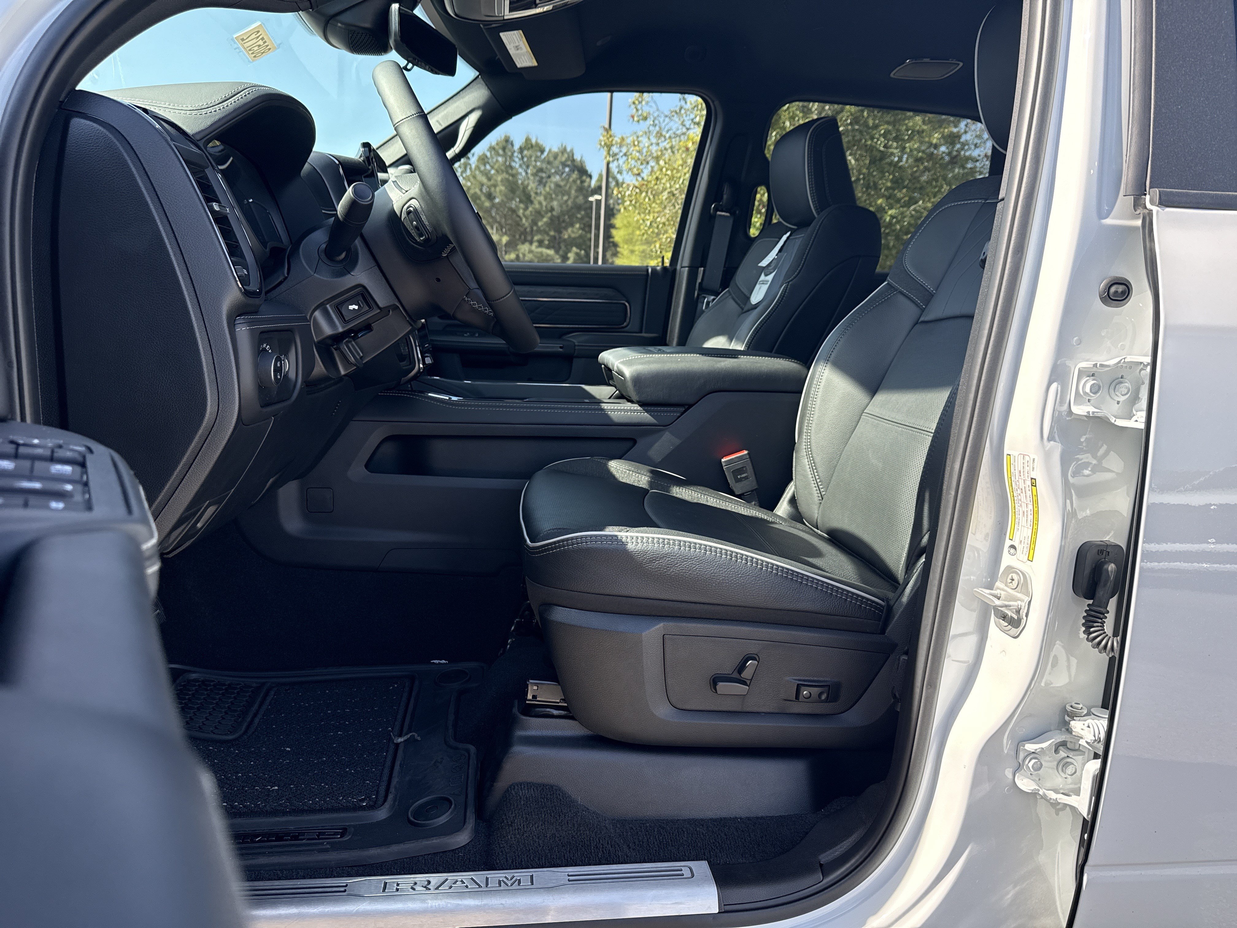 New 2026 RAM 2500 Limited AWD/4WD image 9