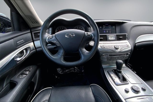 Used 2018 INFINITI Q70 Luxe AWD/4WD image 4