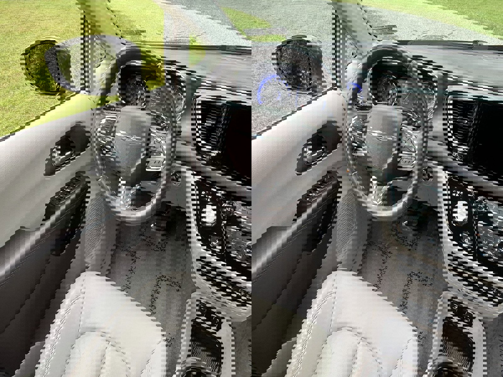 Used 2017 Chrysler Pacifica Touring-L w/ Tire & Wheel Group image 13