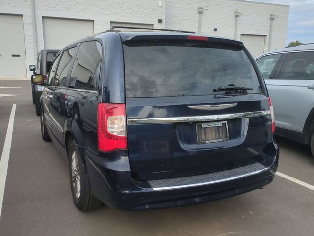 Used 2015 Chrysler Town & Country Touring-L w/ Driver Convenience Group FWD image 12