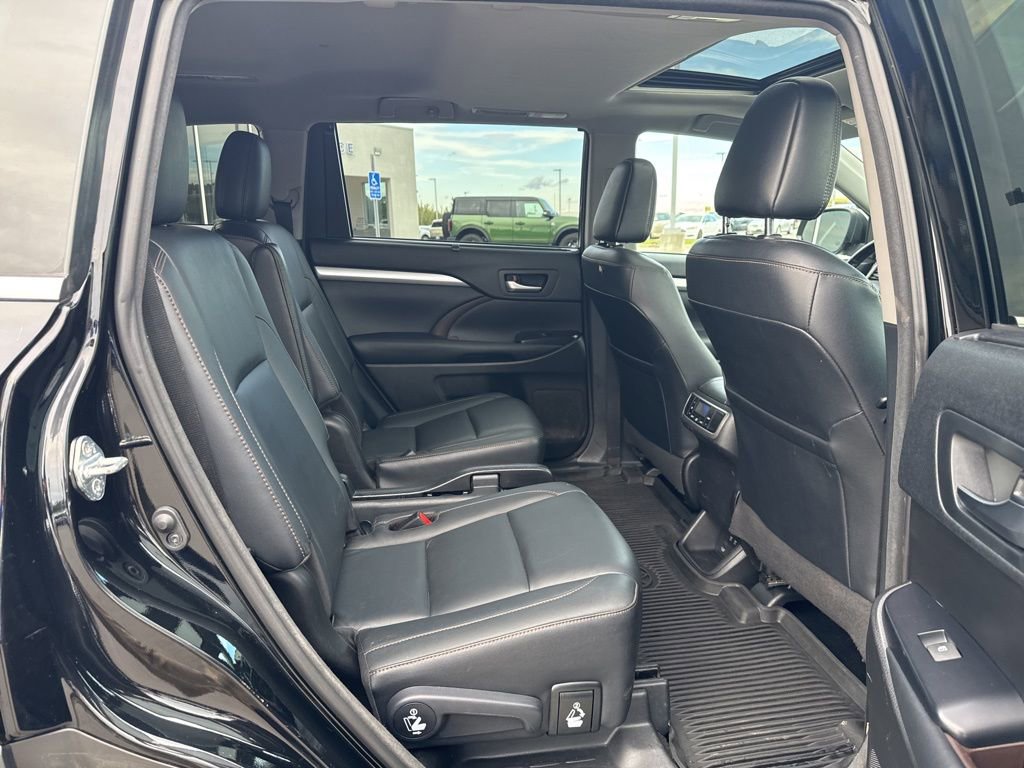 Used 2018 Toyota Highlander XLE image 19