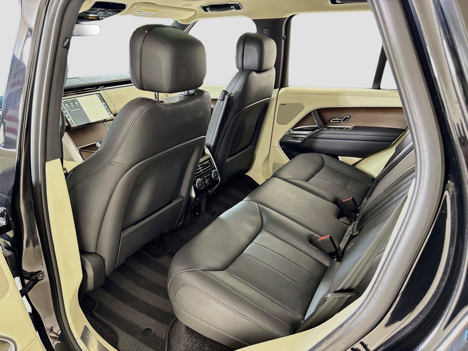 Used 2024 Land Rover Range Rover SE AWD/4WD image 24